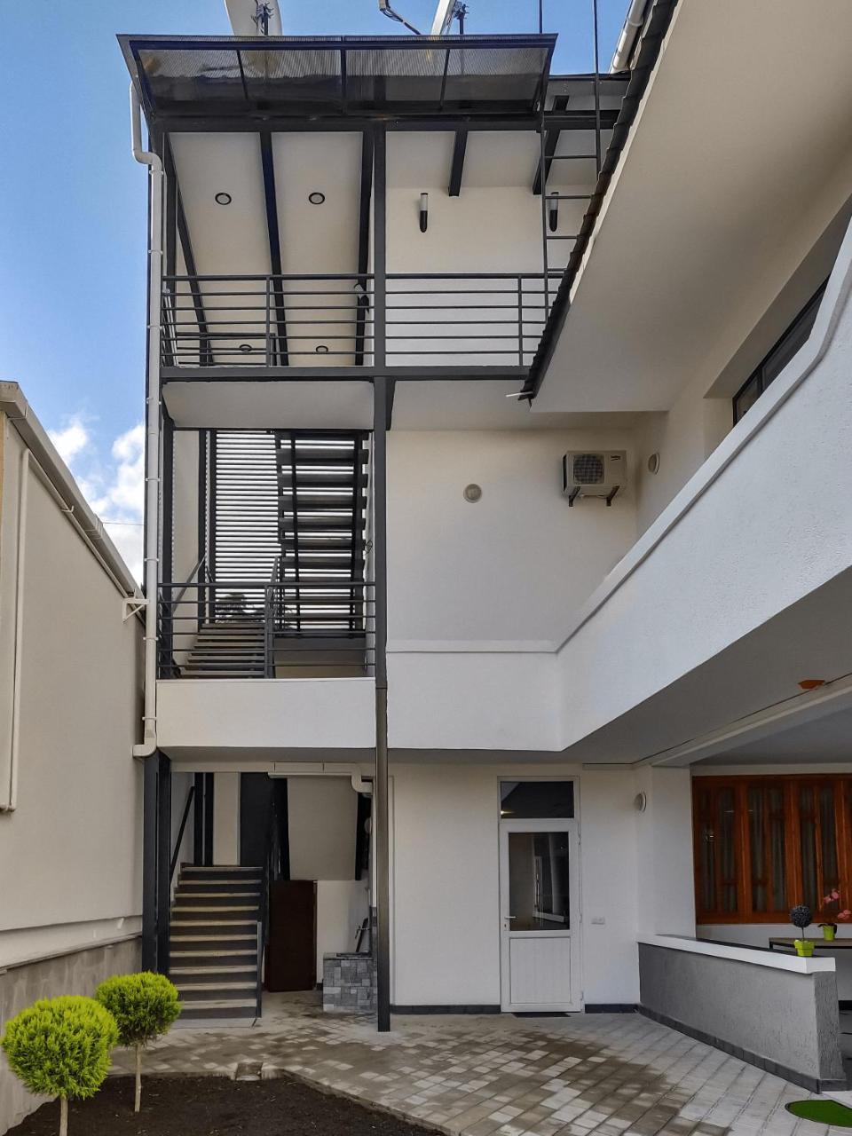 Westay Hotel Tbilisi Exteriör bild